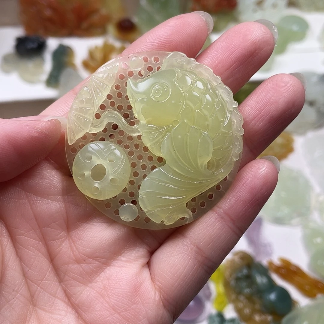 蛇纹石玉未镶嵌颈饰