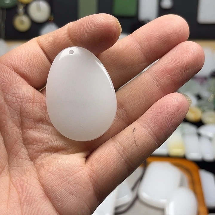石英质玉未镶嵌颈饰?**?