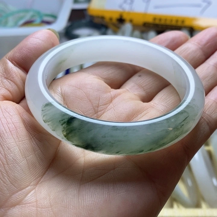 石英质玉（天山翠）手镯未镶嵌