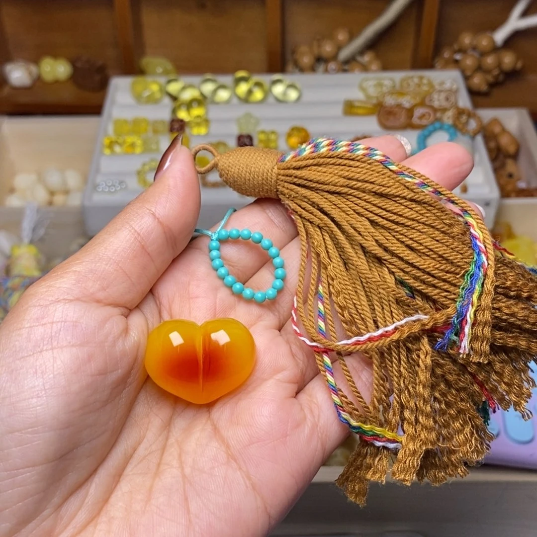 吊坠猴头核桃爱心绿卡棕色流苏