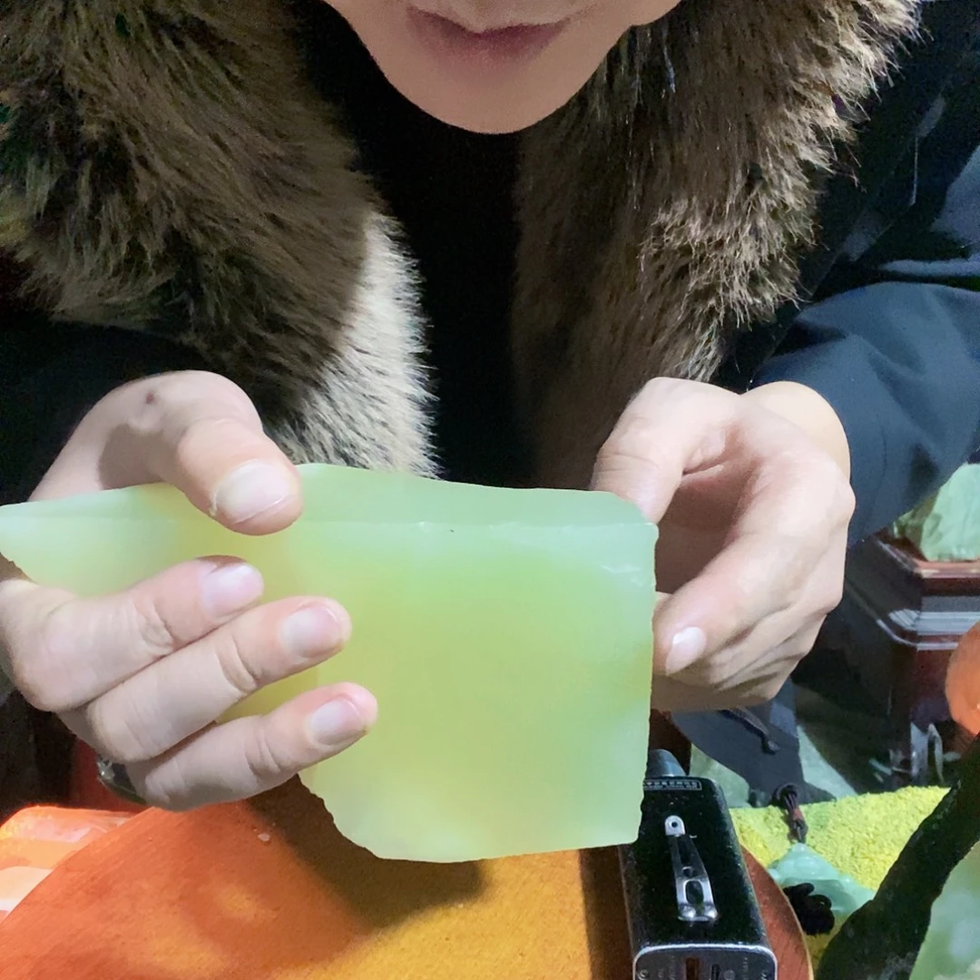 蛇纹石玉未镶嵌珠宝奇石