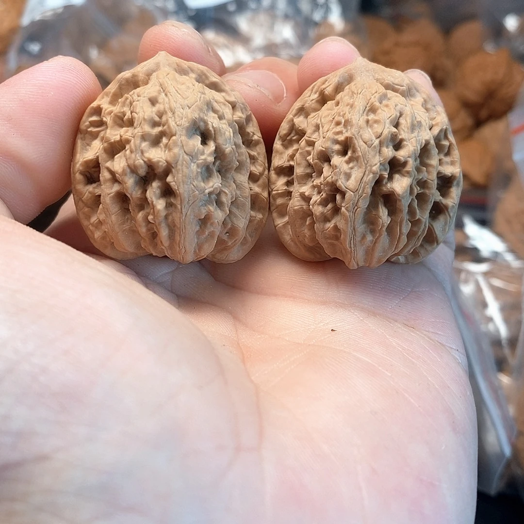 1文玩核桃盘龙虎34-287