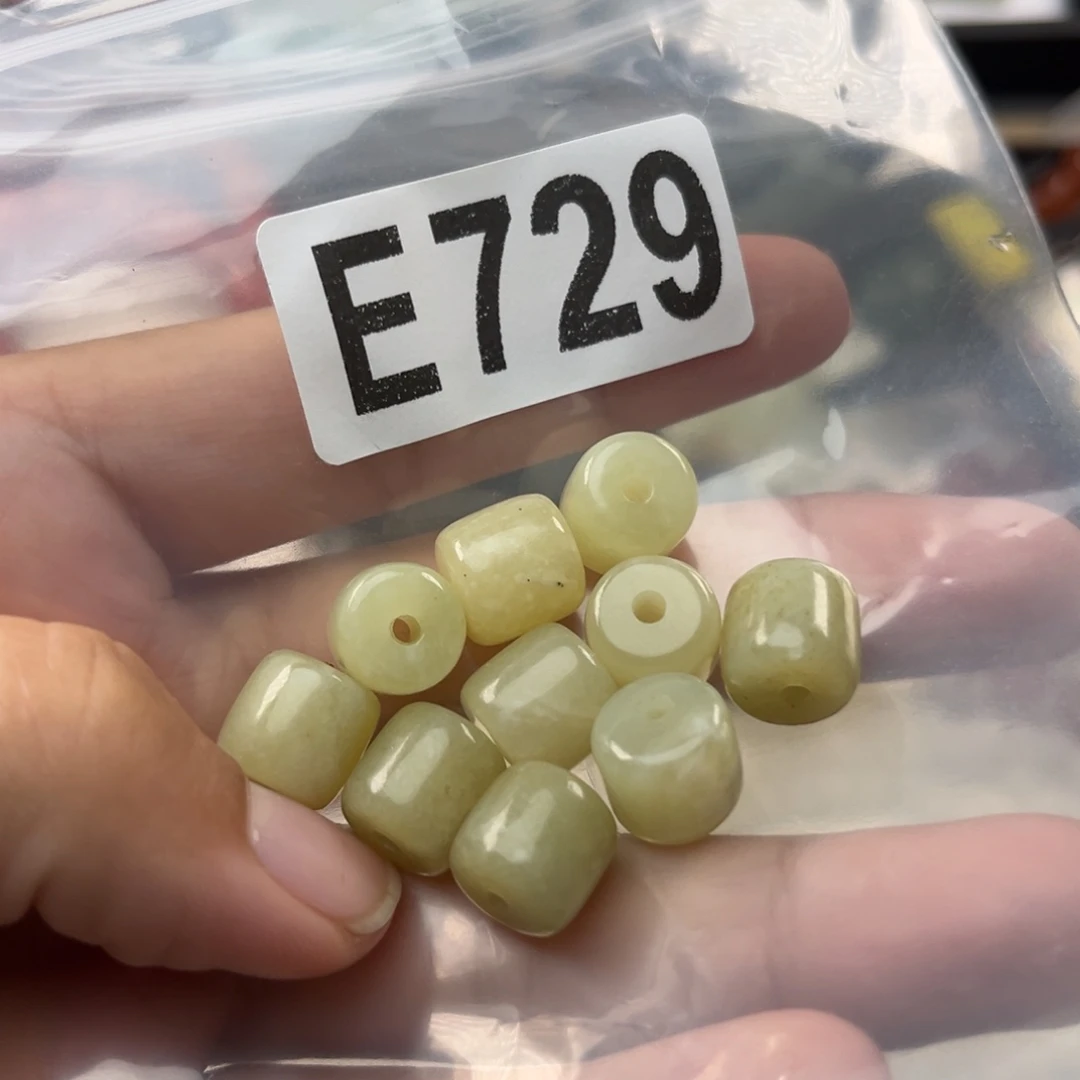 朱***朱和田玉未镶嵌珠宝奇石