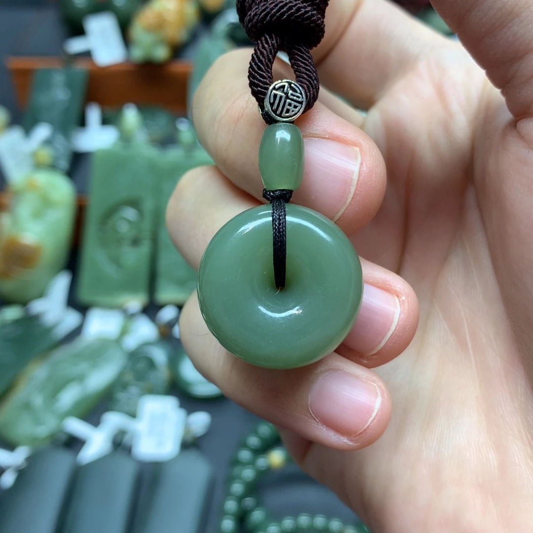 岫岩老玉（透闪石质玉）挂件未镶嵌?**儿