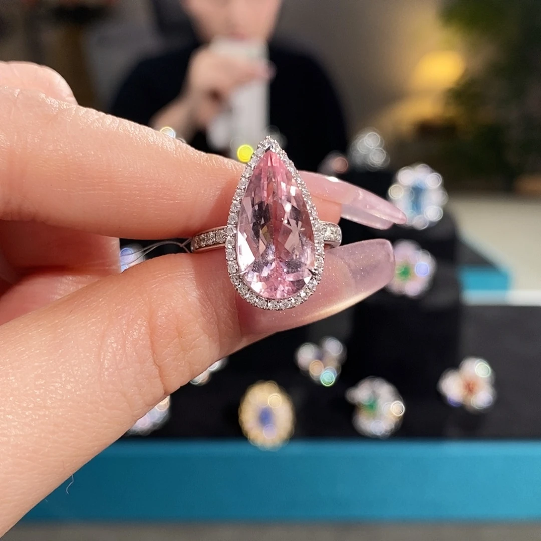 18K金镶嵌绿柱石（摩根石）戒指4.49ct樱花粉