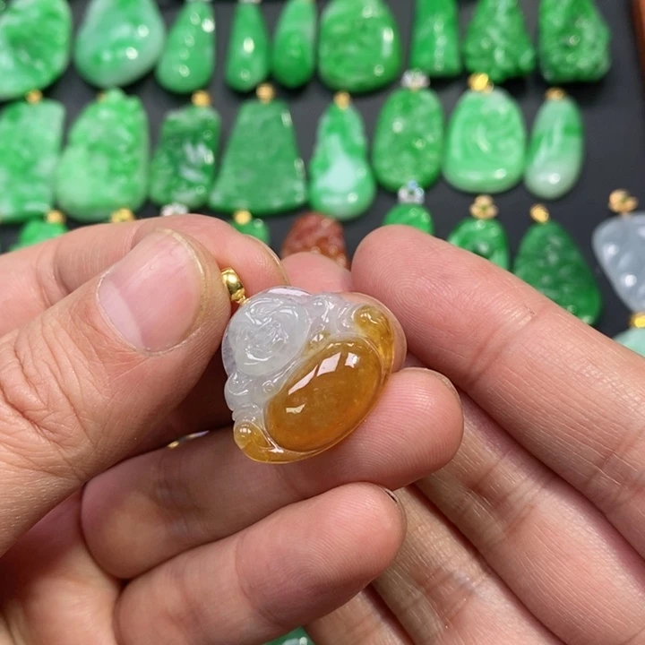 颈饰未镶嵌翡翠吊坠