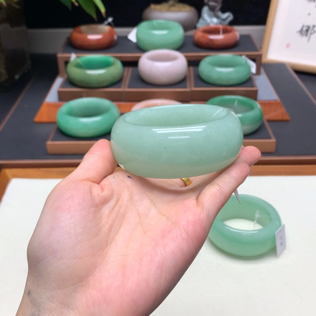 用***8石英质玉（非洲翠）未镶嵌舍