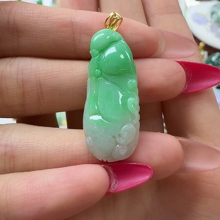 翡翠未镶嵌颈饰荷叶鱼