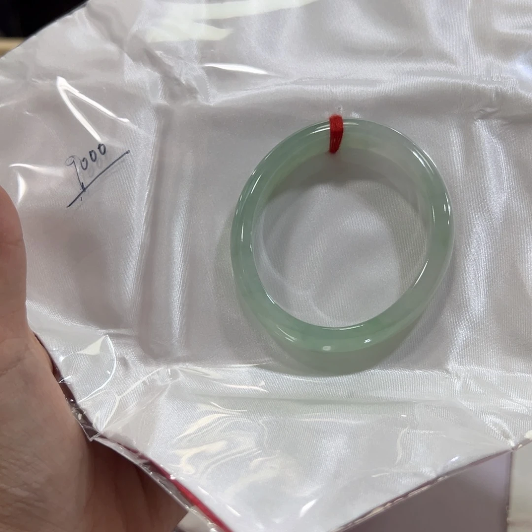 夏***光翡翠手镯未镶嵌手镯