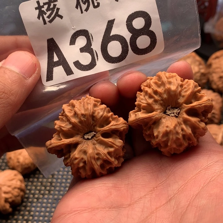 文玩核桃吊坠龙门涧