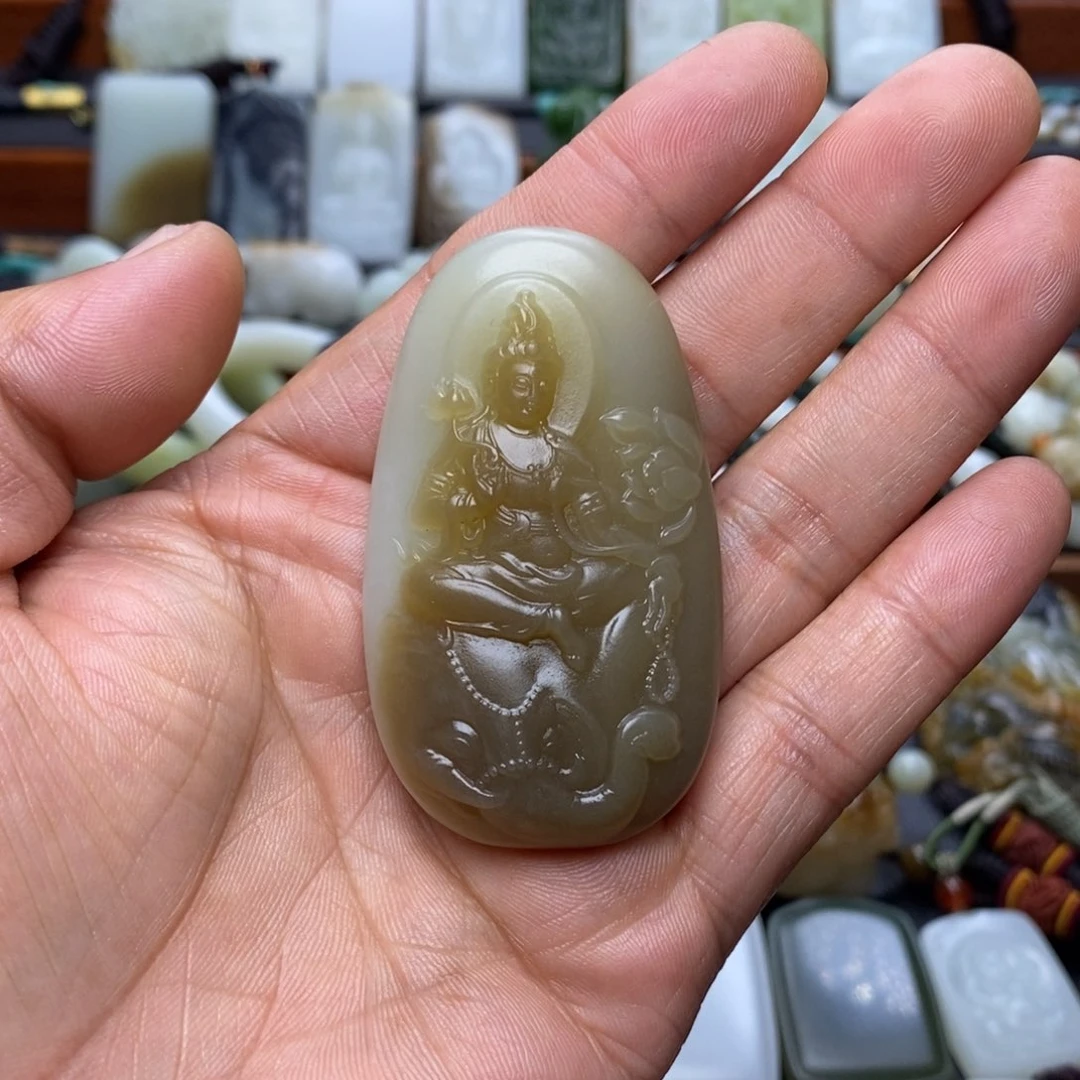 和田玉未镶嵌颈饰遇****意