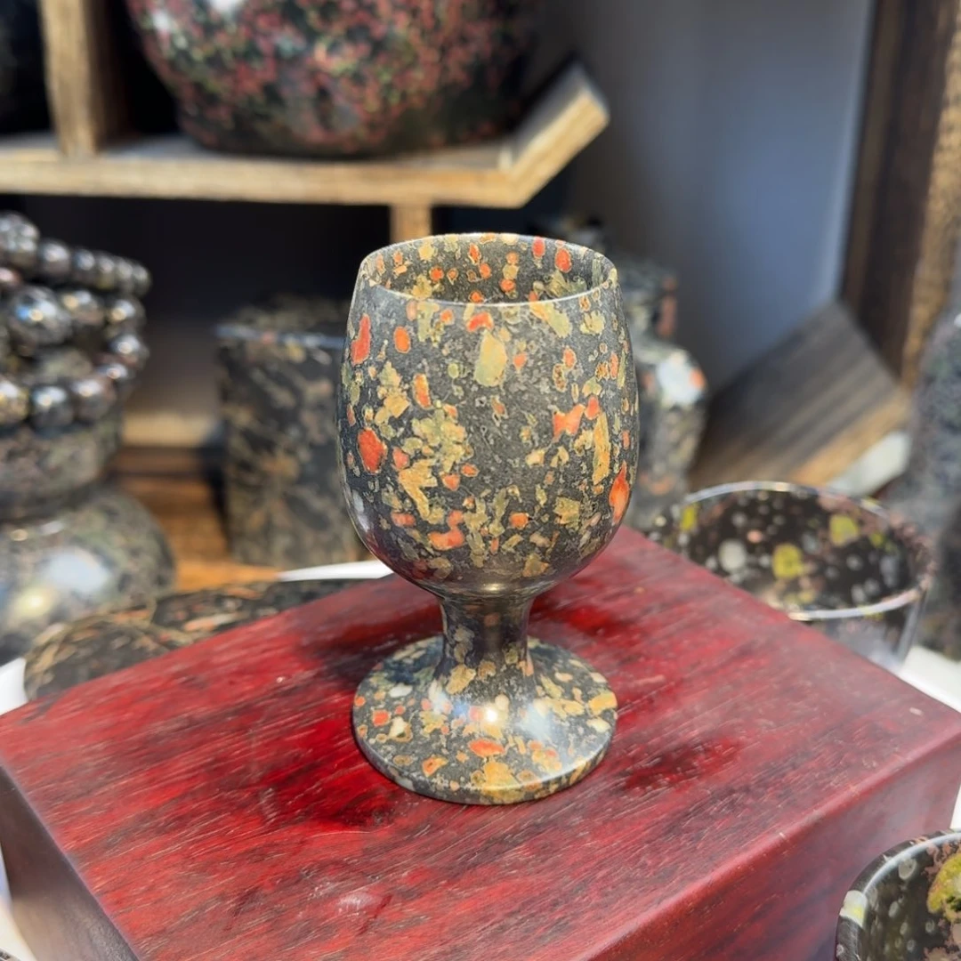 梅花玉精品杯子一个