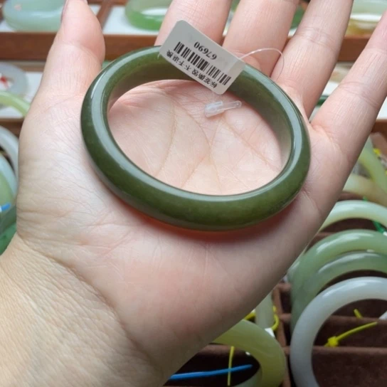 【闪购商品】和田玉手镯未镶嵌55.6