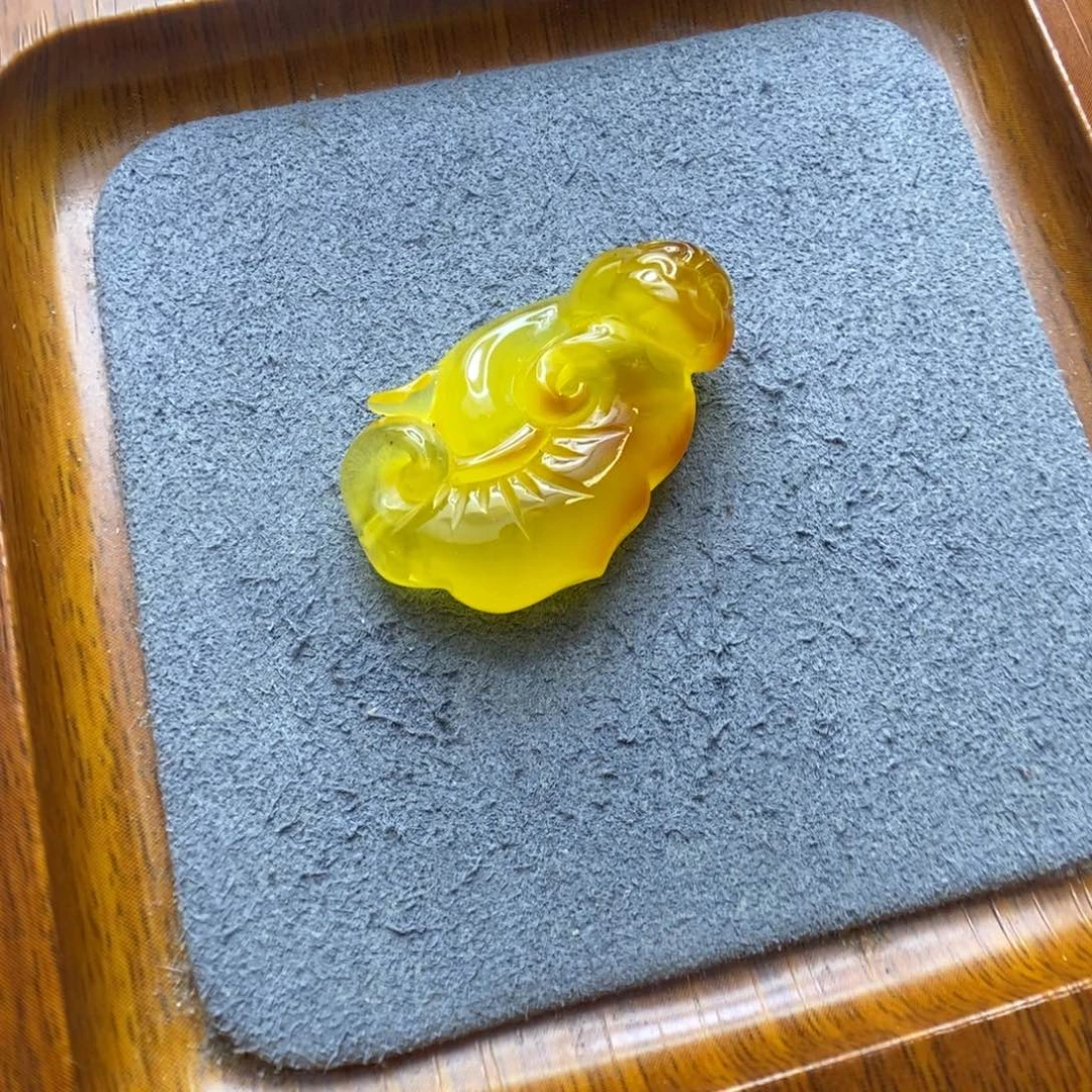 美***来蜜蜡未镶嵌颈饰郎