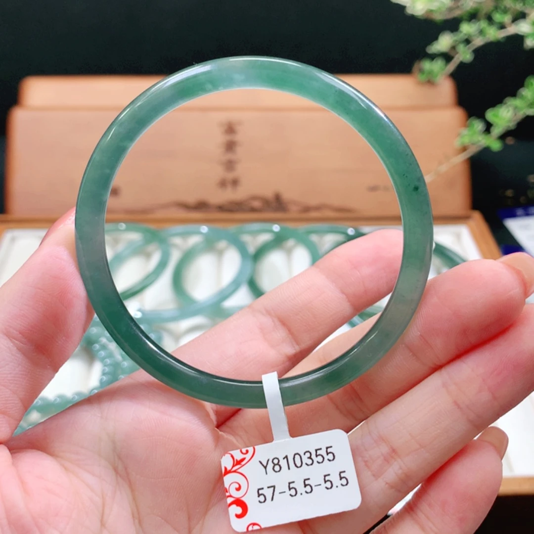 翡翠手镯未镶嵌天然