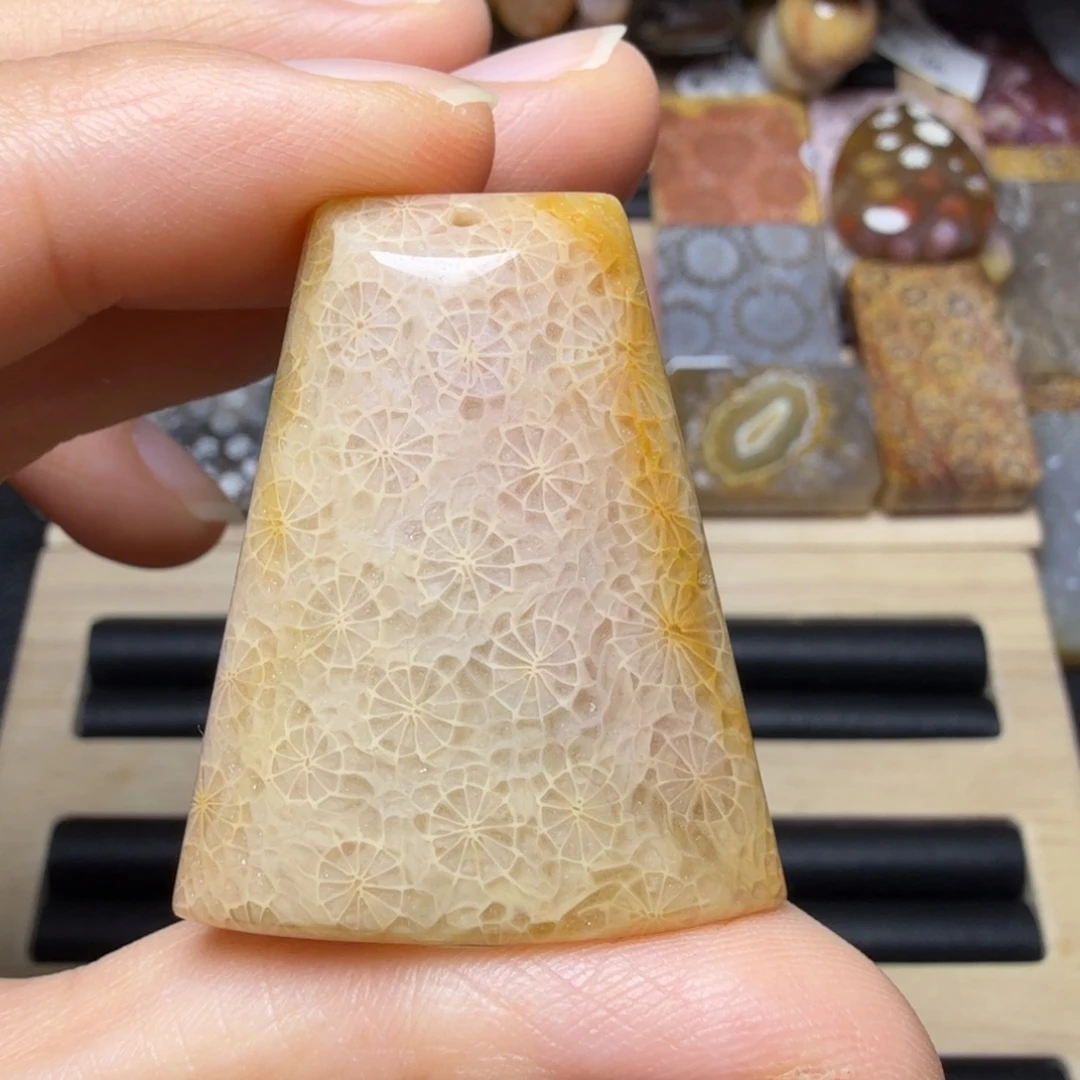 硅化玉未镶嵌飘彩 干净的闪闪蕾丝花 灯美人