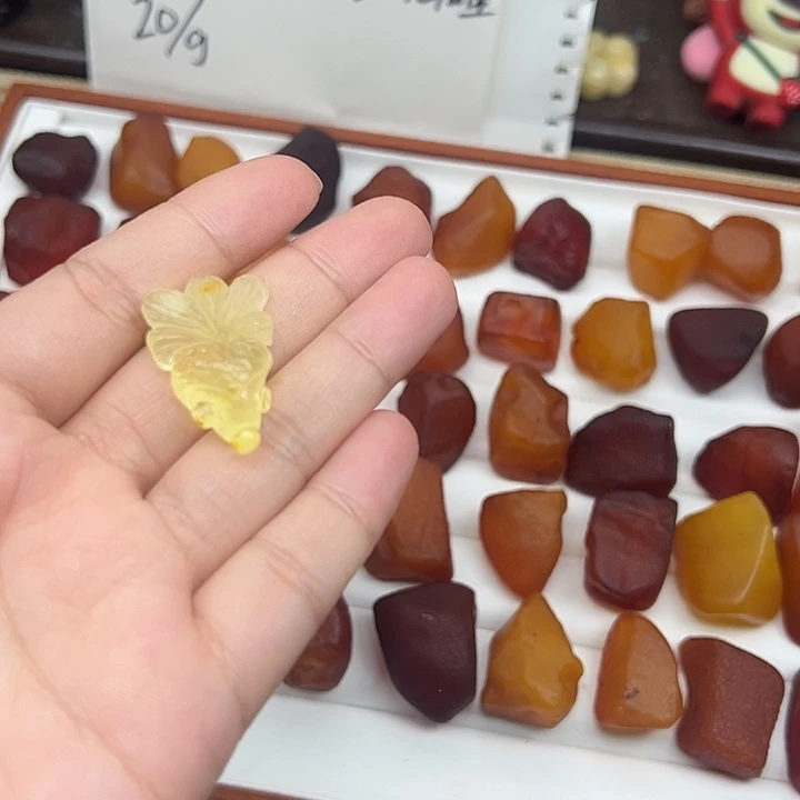 定制琥珀未镶嵌年年有余