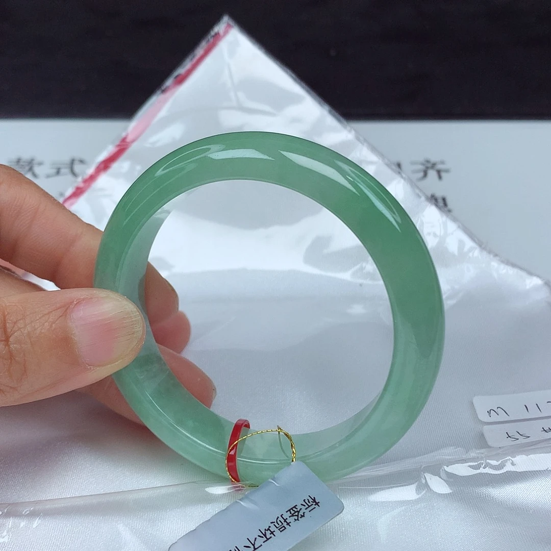翡翠手镯未镶嵌55圈3964
