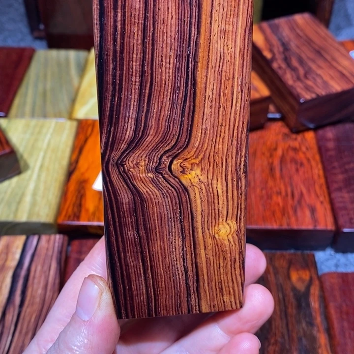 ：***狼微凹黄檀（南美大红酸枝）细烟盒20支