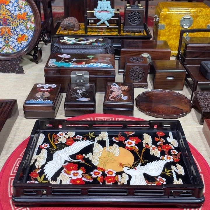 红酸枝木类成套家具