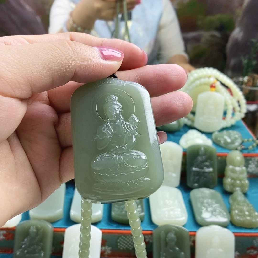 大***8和田玉未镶嵌颈饰