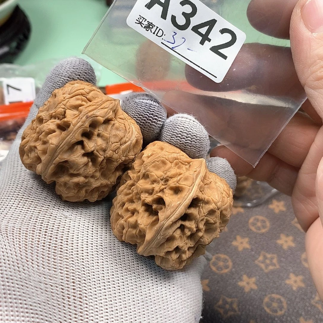 桃核把件门墩 42尺。