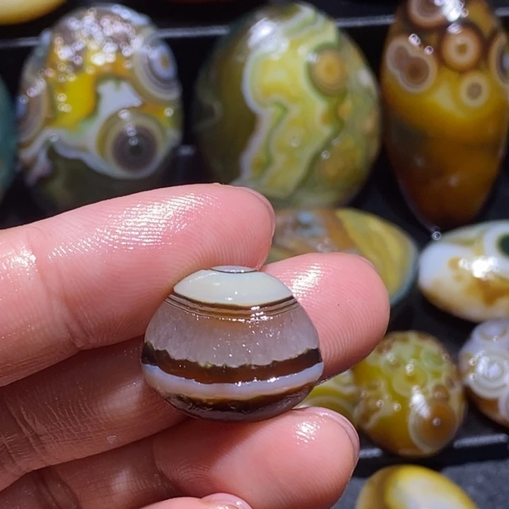 玛瑙/玉髓未镶嵌珠宝半成品111