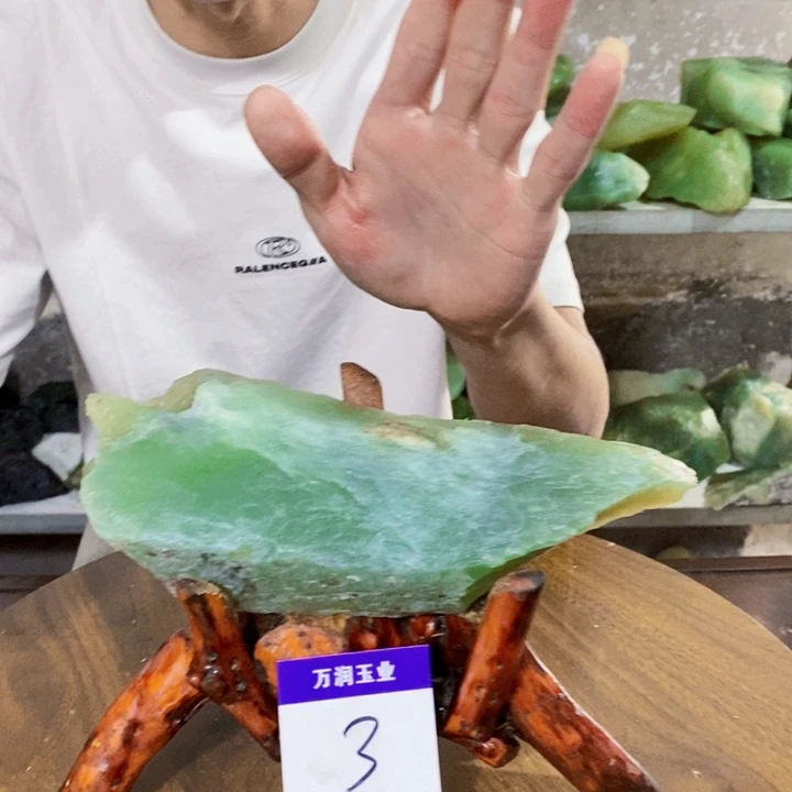 蛇纹石玉未镶嵌原石