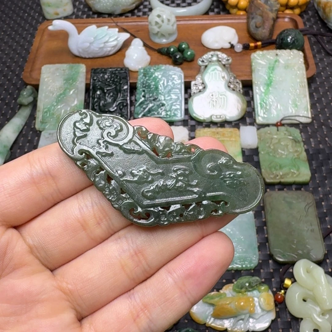翡翠未镶嵌颈饰翡翠颈饰未镶嵌
