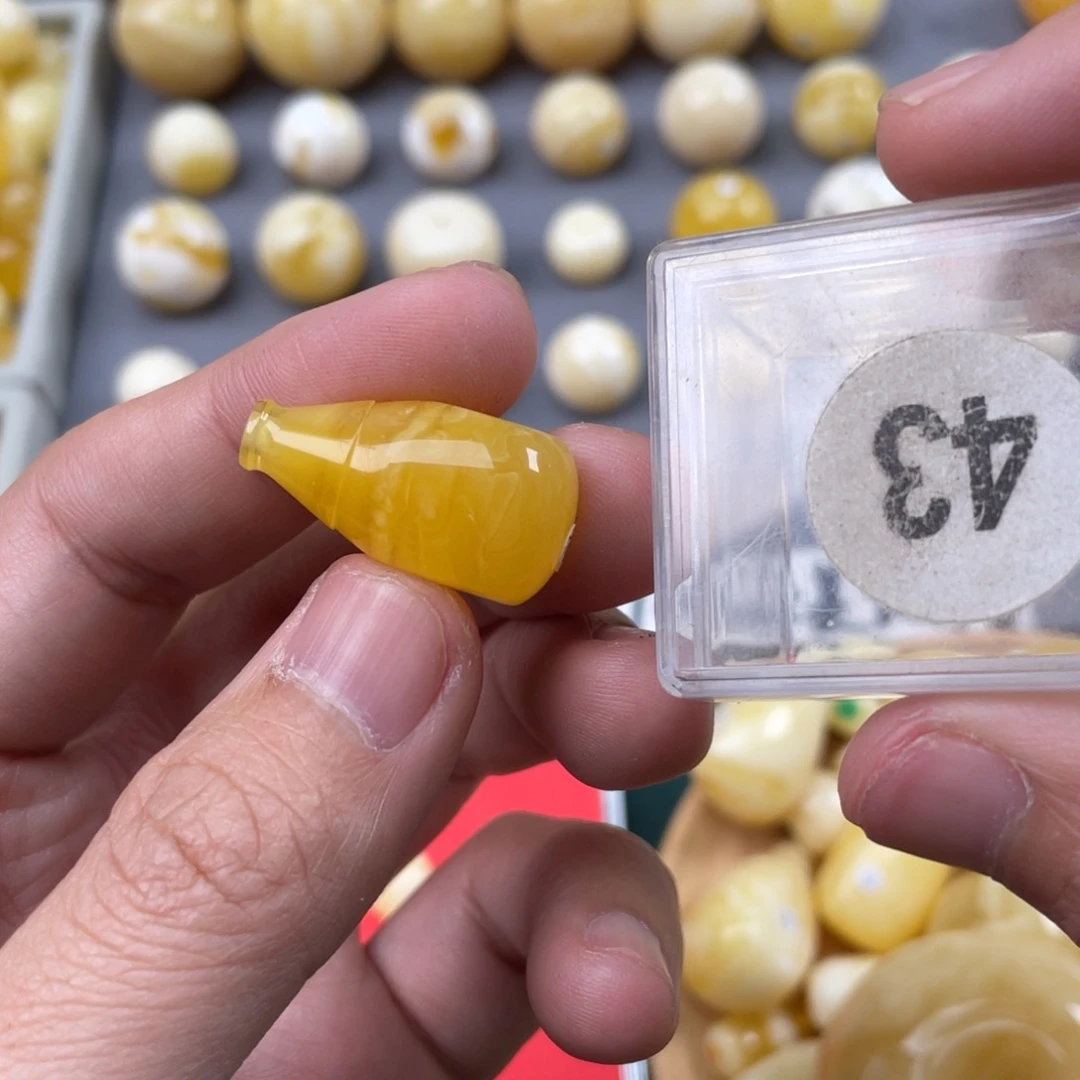 蜜蜡珠宝奇石未镶嵌