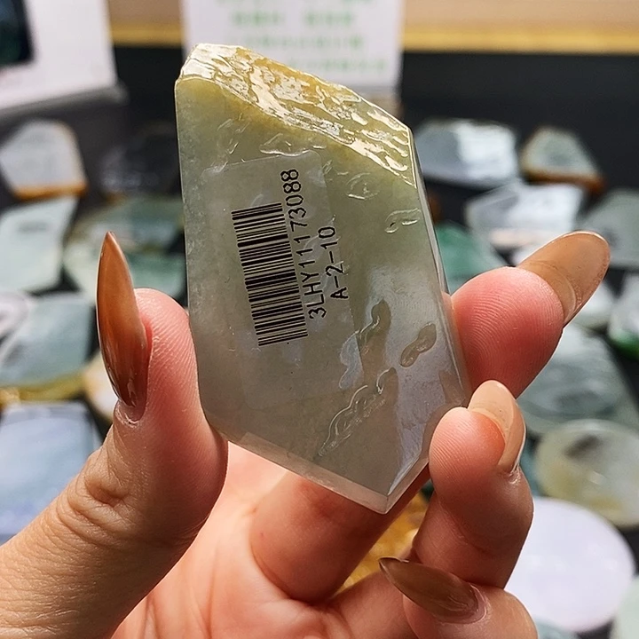 翡翠未镶嵌颈饰翡翠未镶嵌颈饰