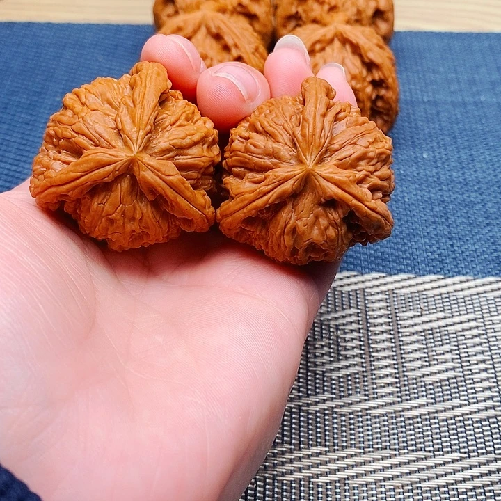 伍***柒文玩核桃吊坠三棱