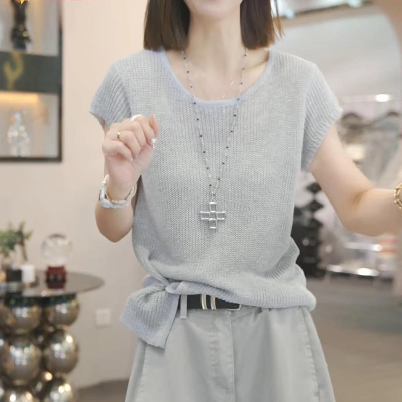 2025年夏季新款韩版圆领纯色短袖针织衫女设计感简约气质通勤上衣