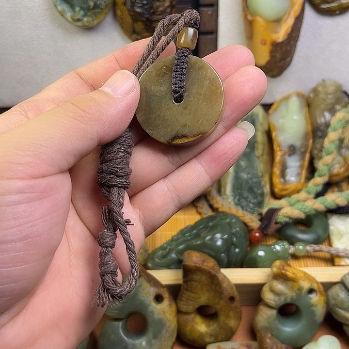 岫岩河磨玉（透闪石质玉）未镶嵌颈饰