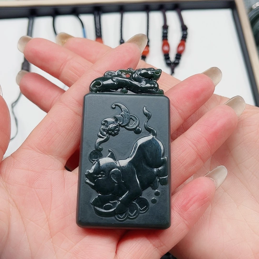 和田玉颈饰未镶嵌乘**浪