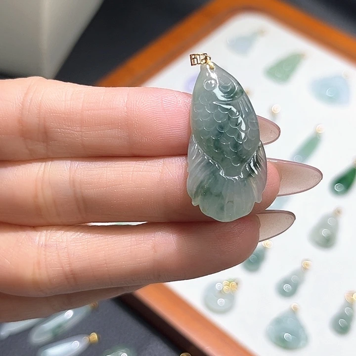 翡翠18K金镶嵌颈饰