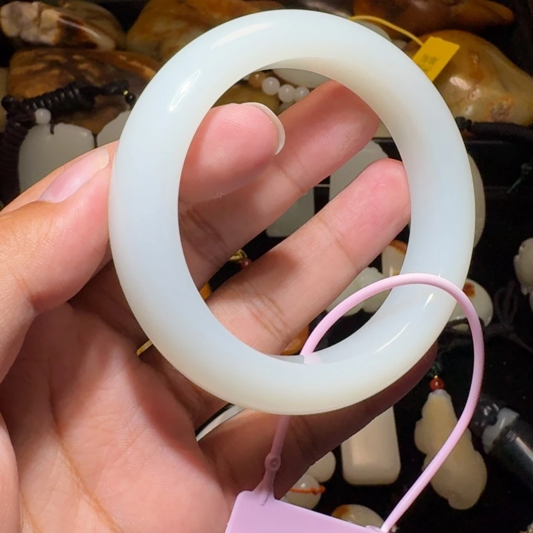 喜***乐和田玉未镶嵌颈饰56.8