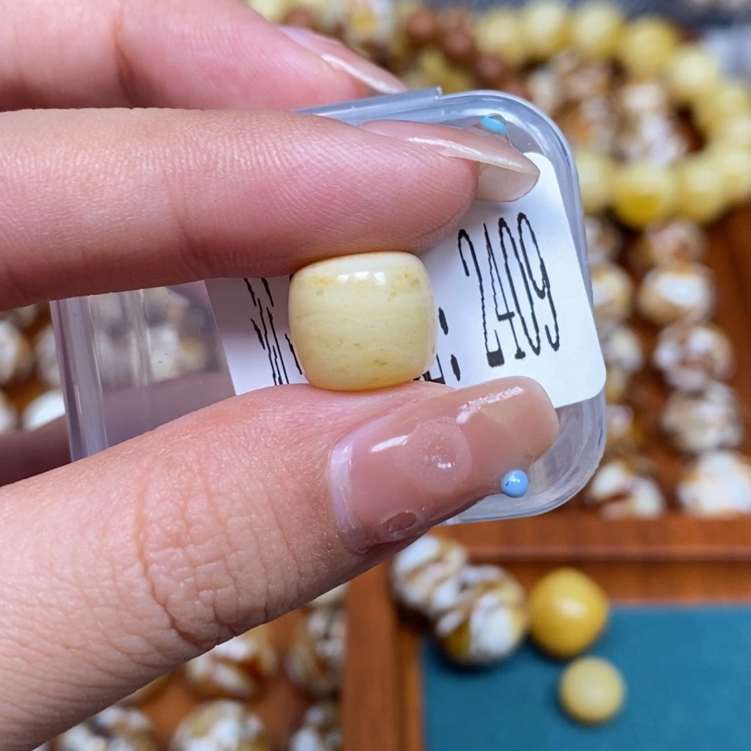 沁色蜜蜡未镶嵌2409