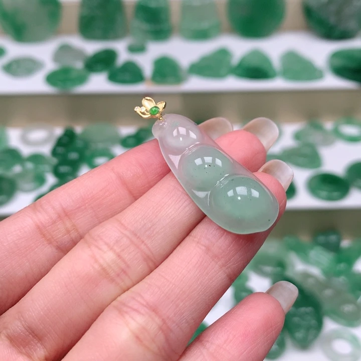 颈饰未镶嵌石英质玉