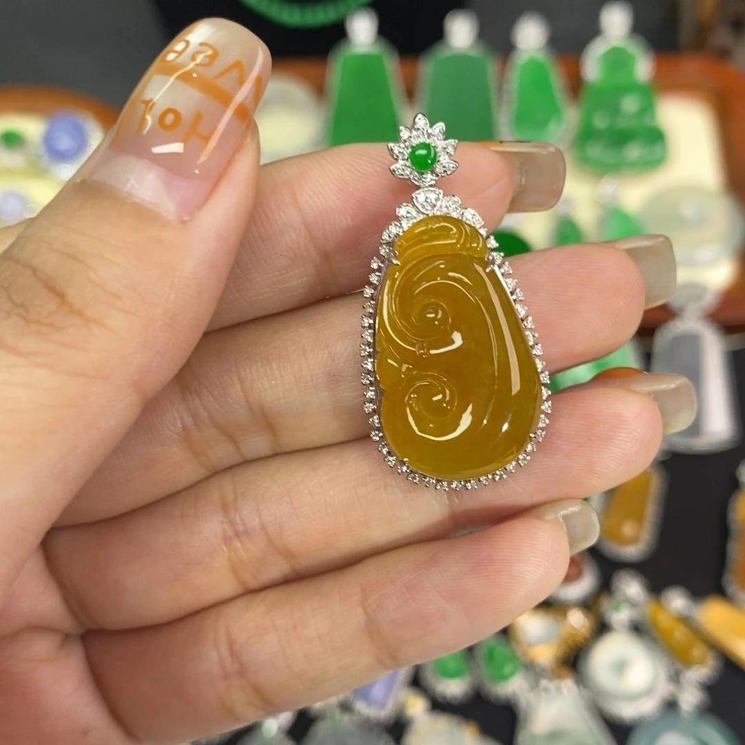 翡翠18K金镶嵌颈饰A货翡翠