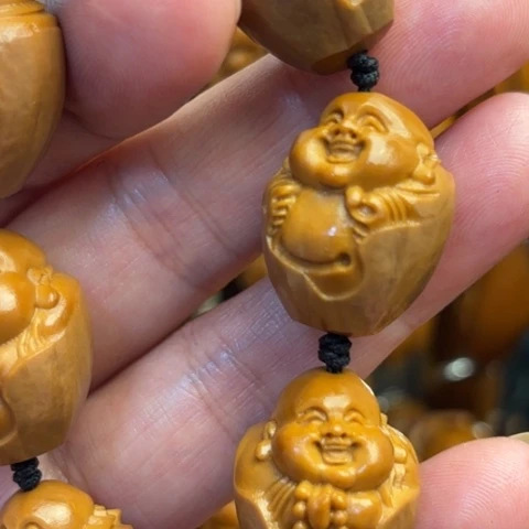 橄榄核雕包衣贵派弥勒