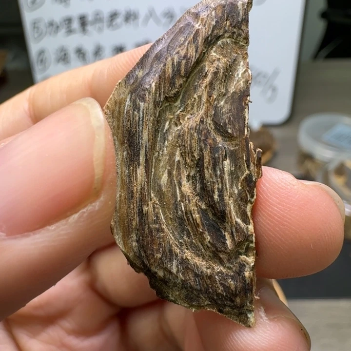 海南虎斑棋0.8克。