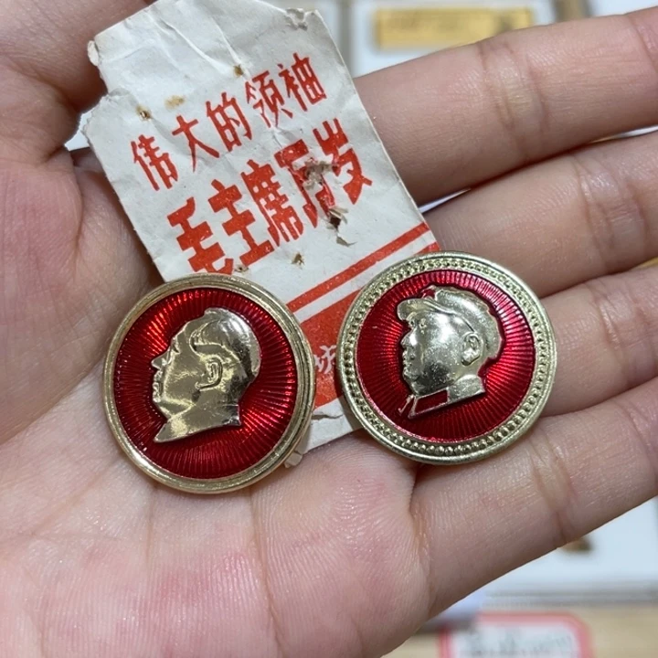 辉达利红色收藏纪念章