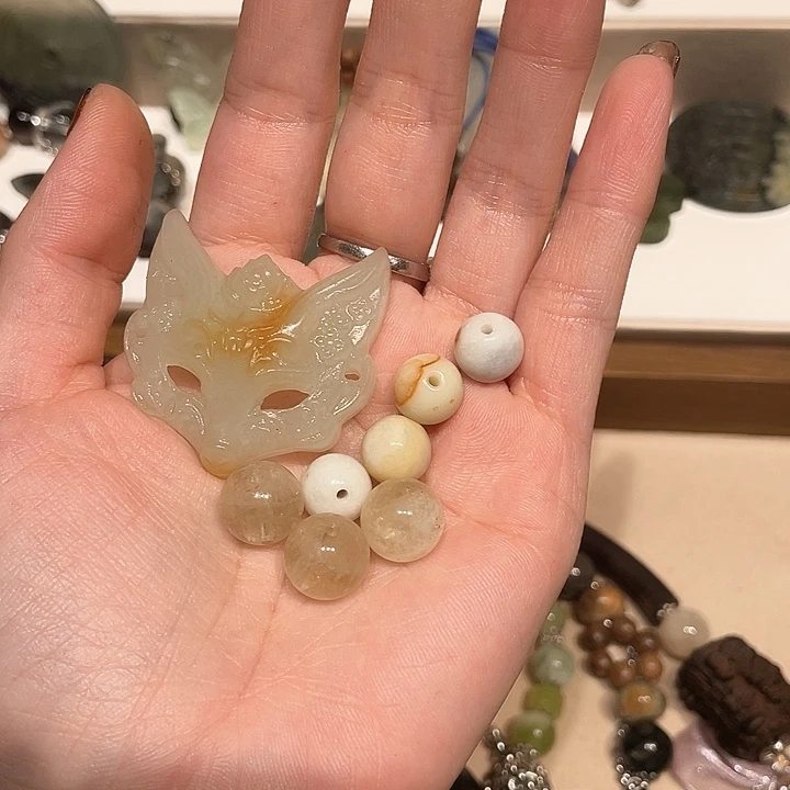 小***猪蛇纹石玉合金颈饰