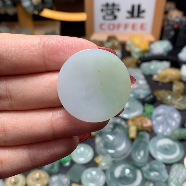 翡翠未镶嵌颈饰无事