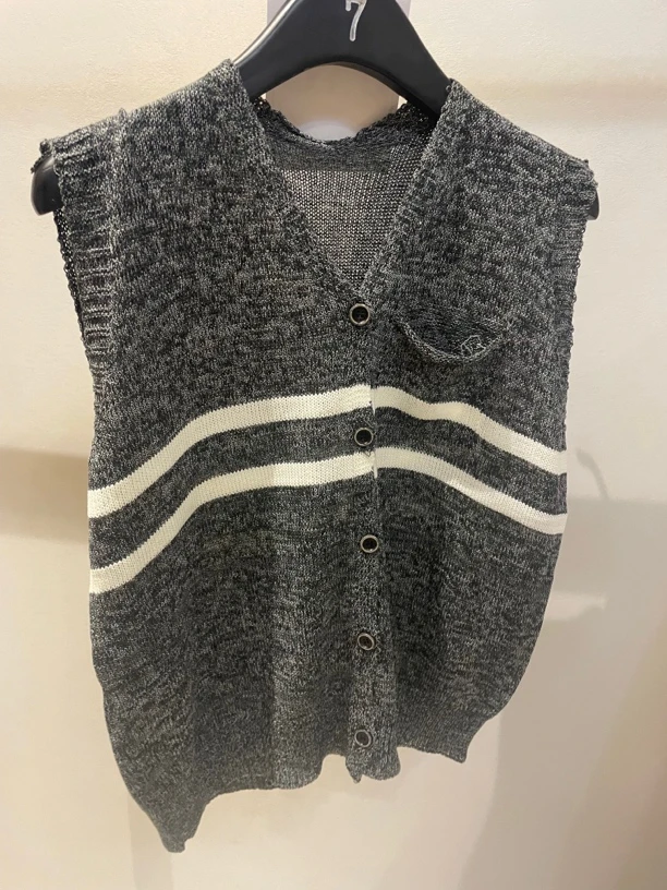 035 条纹V领针织马甲背心女秋设计感叠穿无袖短款套头上衣外搭