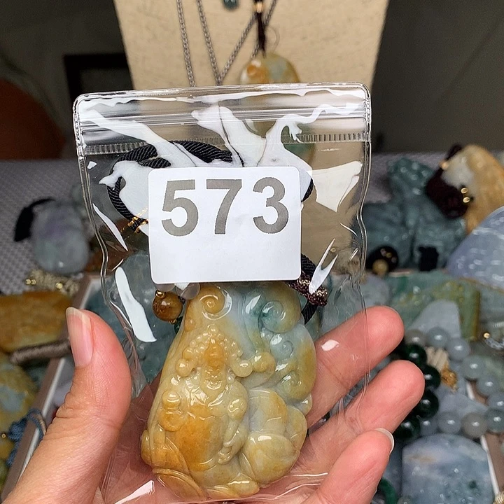 翡翠未镶嵌颈饰钟*翡翠