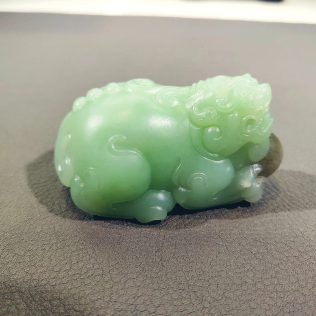 新疆和田玉满翠绿色青苹果绿貔貅手把件挂件时尚高级精美大师仿古