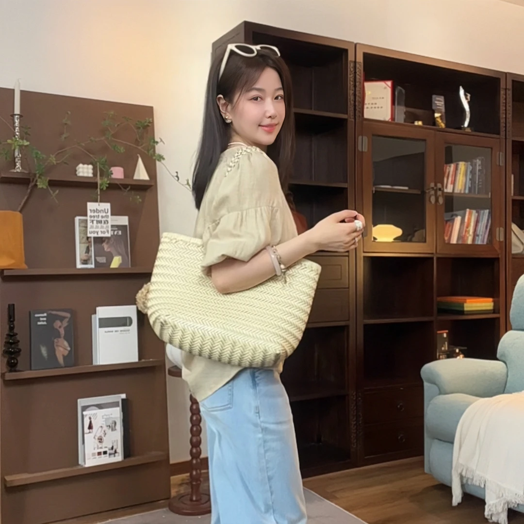 【董清子】【密缕·白天鹅】新品简约百搭时尚斜跨轻便ins女包23194