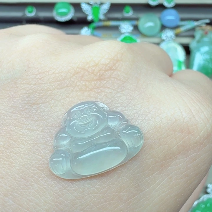 翡翠未镶嵌颈饰佛